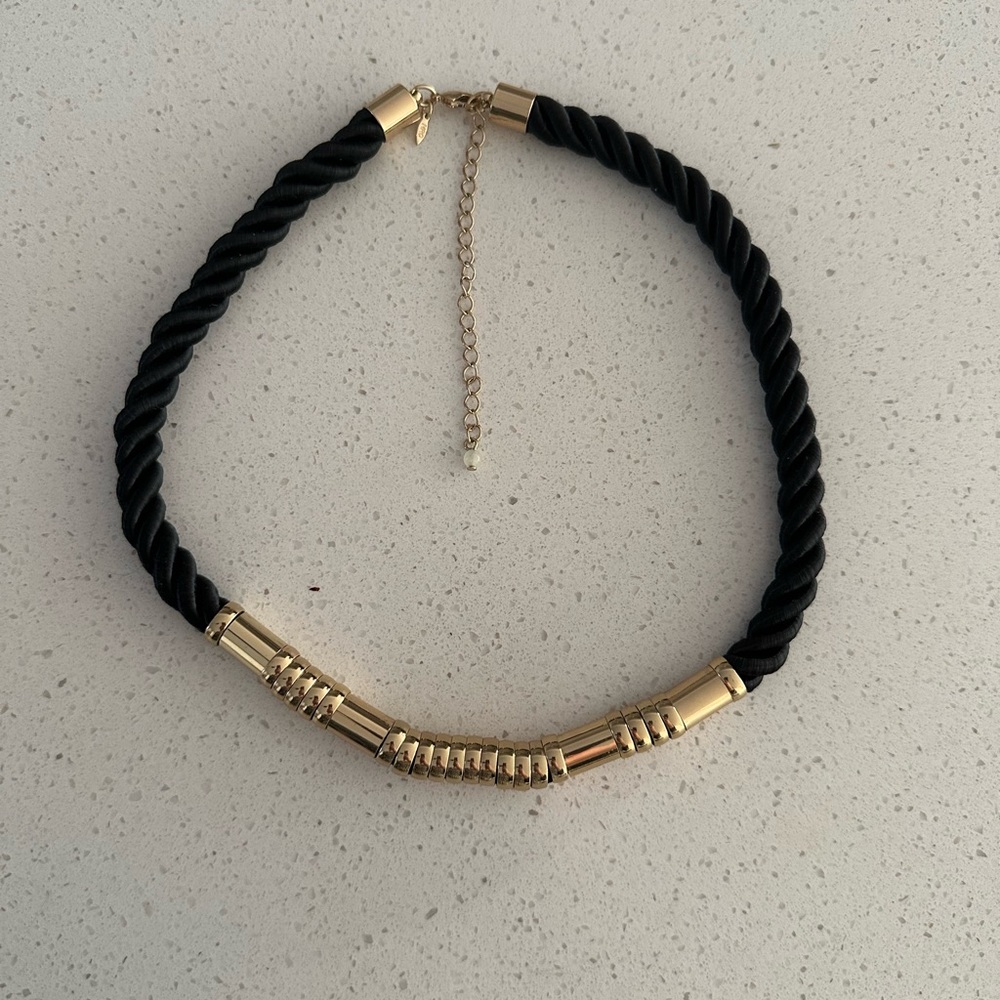 Elegant Black and Gold Necklace